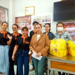 Đến thăm các cụ tại  " Mái ấm tình thương Chùa Diệu Pháp "