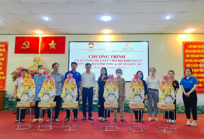 Trao tặng quà Tết cho hộ khó khăn trên địa bàn quận Gò Vấp