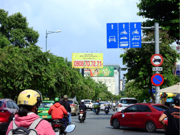 Trụ Công Viên Gia Định ( hướng đi sân bay TSN )